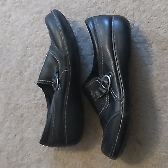 Women's Black Clarks Shoes, Size 7.5 - Picture 5 of 7